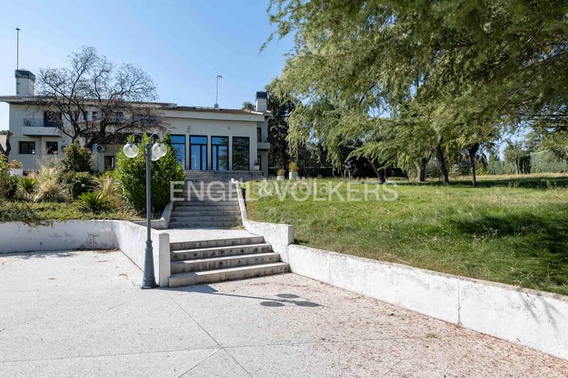 Foto 436c5a62-4f17-457c-9777-eeb3579ad0fe. Location maison avec chauffage parking piscine dans La Moraleja