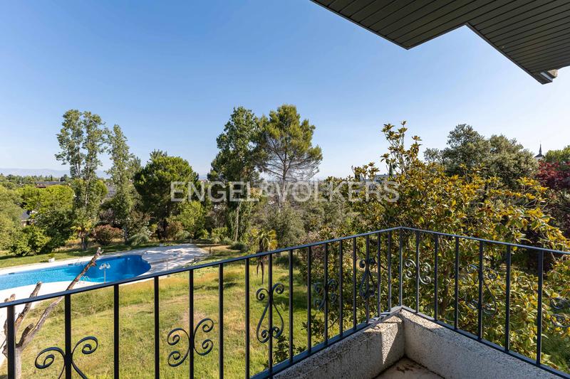 Foto cec6d521-3469-422b-8fbd-ee72f947d5e3. Location maison avec chauffage parking piscine dans La Moraleja