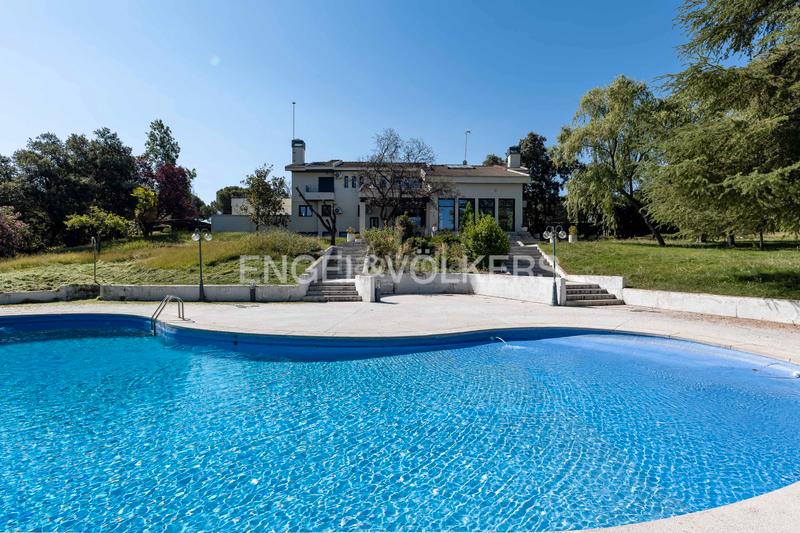 Foto e4f4cea3-1baf-467e-95d5-0c781e81084d. Location maison avec chauffage parking piscine dans La Moraleja