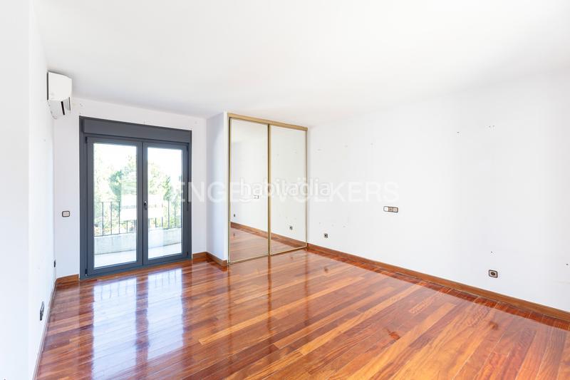 Foto 0fba2fed-db59-416e-bd15-c60aabecc980. Rent house with heating parking pool in urbanización La Moraleja La Moraleja