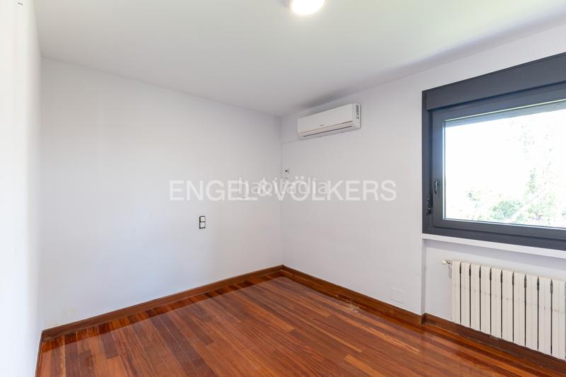 Foto 232cf23d-9a1a-49e1-a988-2181cd19f354. Rent house with heating parking pool in urbanización La Moraleja La Moraleja