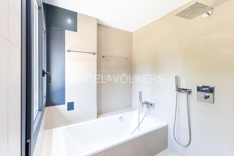 Foto 2ec9d7af-8fca-47ac-9ead-df732c0159fe. Rent house with heating parking pool in urbanización La Moraleja La Moraleja