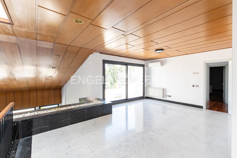 Foto 35bff498-2967-4600-aaef-c3950d404d96. Rent house with heating parking pool in urbanización La Moraleja La Moraleja