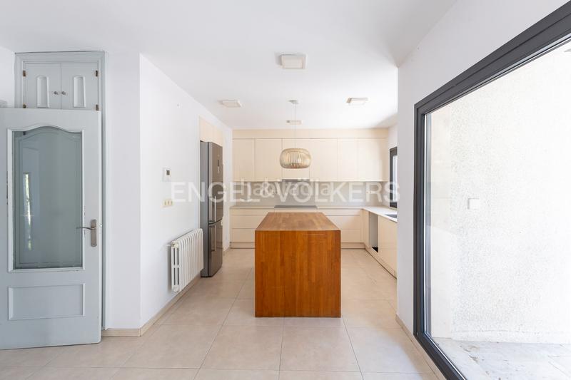 Foto 3956ce4f-ed4d-4f32-b909-7283ebd4044c. Rent house with heating parking pool in urbanización La Moraleja La Moraleja