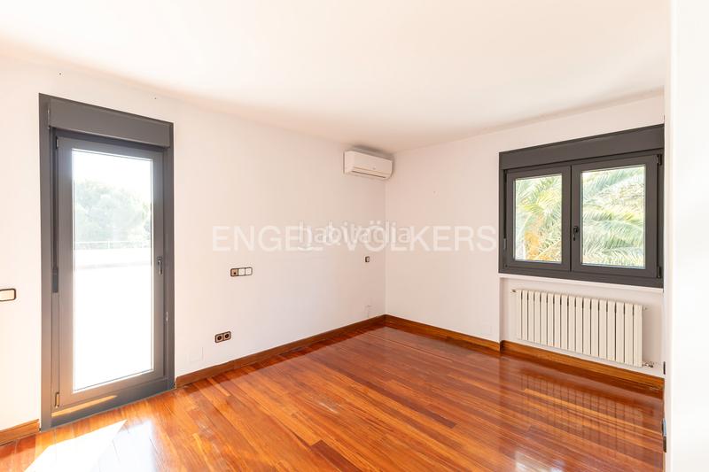 Foto 3fae27e0-cdff-4c16-959e-34df759ee6b9. Rent house with heating parking pool in urbanización La Moraleja La Moraleja