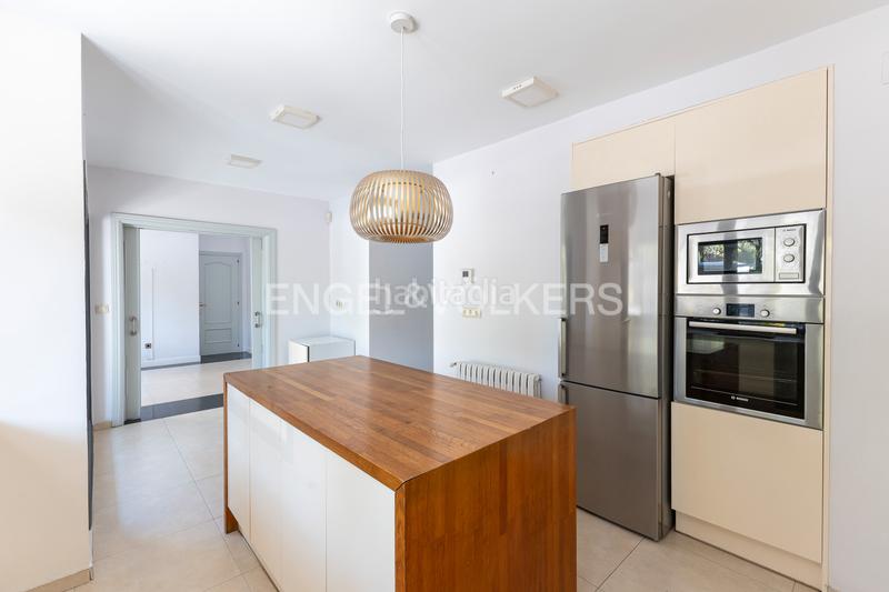 Foto 408862b1-98e4-4fce-adb4-e2ccd48d4290. Rent house with heating parking pool in urbanización La Moraleja La Moraleja