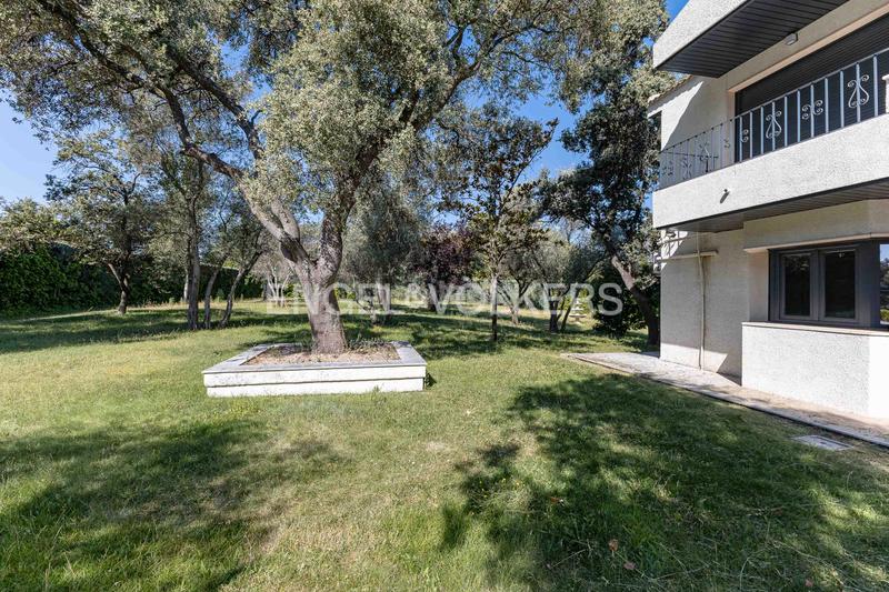 Foto 6f1cc46f-e577-44b5-b240-ad8476f09eb1. Rent house with heating parking pool in urbanización La Moraleja La Moraleja