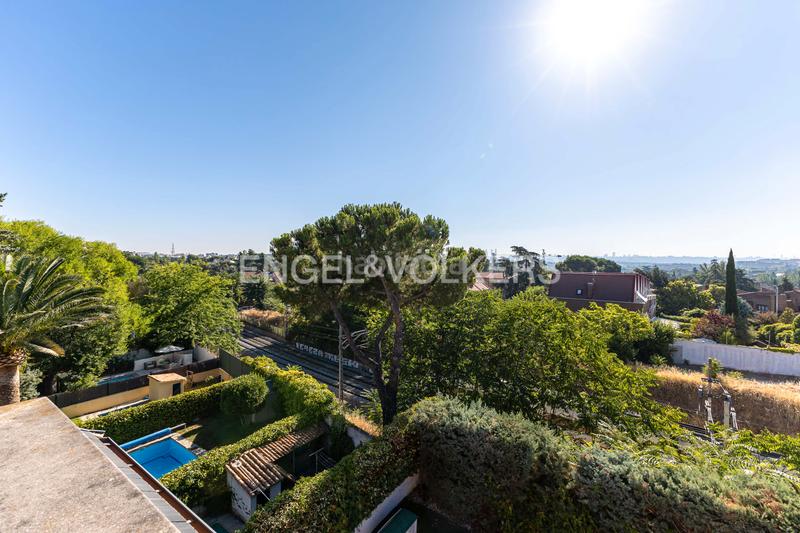 Foto 30e1312d-0800-429b-932c-8822e1a2f4a6. Casa magnífico amplio chalet adosado en Norte Pozuelo de Alarcón