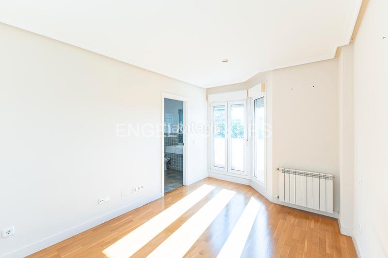 Foto 5b80057e-ad6c-4350-b1c3-a69efdeaad0b. Casa magnífico amplio chalet adosado en Norte Pozuelo de Alarcón