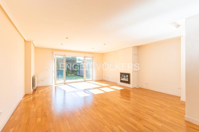 Foto 5f736e82-3d81-4dbf-9aaf-2c554852ae48. Casa magnífico amplio chalet adosado en Norte Pozuelo de Alarcón