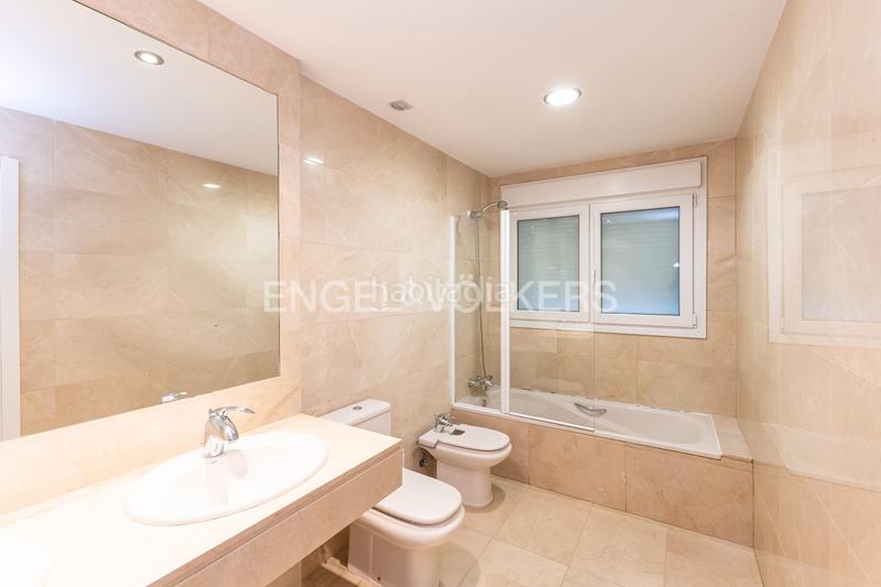 Foto 8b884ca3-0341-4280-9bcd-a5c25b4d33a2. Casa magnífico amplio chalet adosado en Norte Pozuelo de Alarcón
