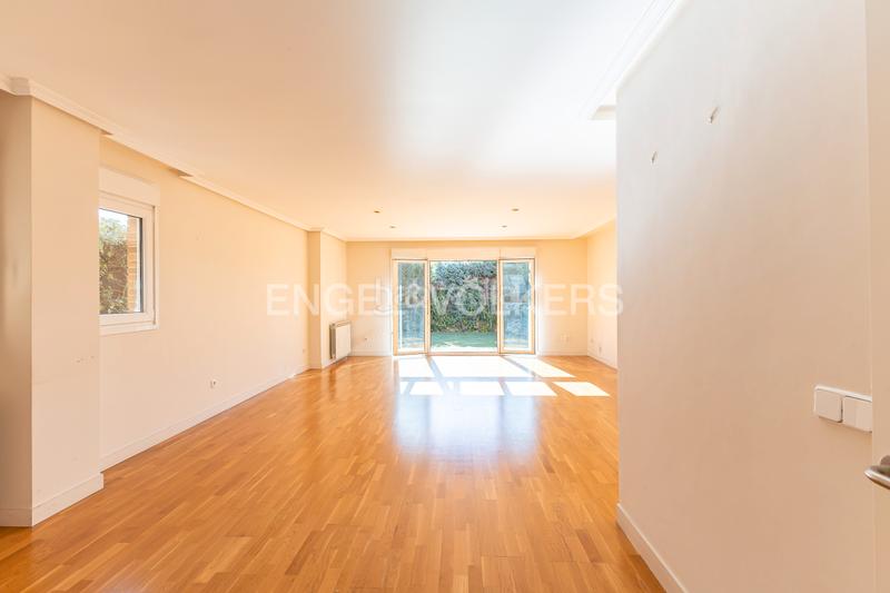 Foto 9ba76c5b-4700-4fb5-ad24-c39a1be3d791. Casa magnífico amplio chalet adosado en Norte Pozuelo de Alarcón