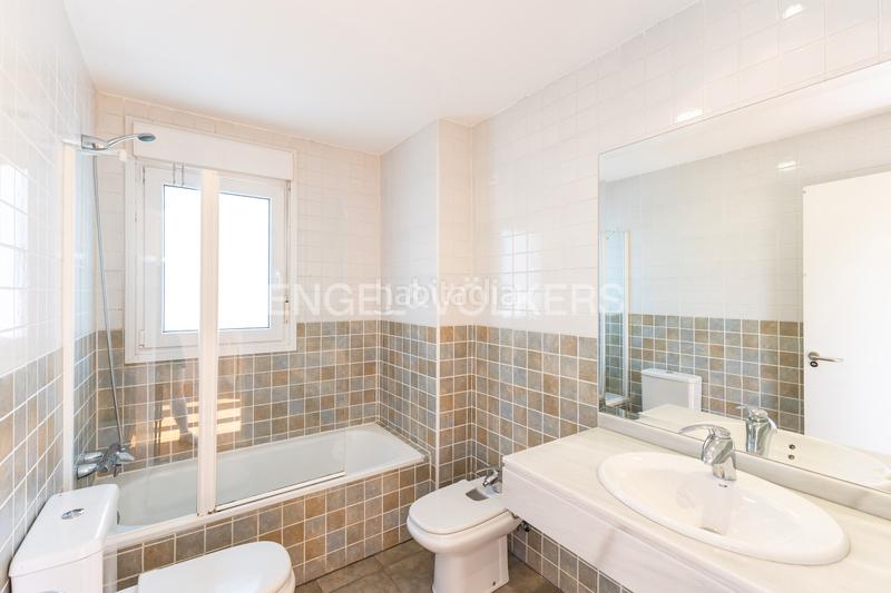 Foto a619961a-fccb-40be-aad2-54a91693944d. Casa magnífico amplio chalet adosado en Norte Pozuelo de Alarcón