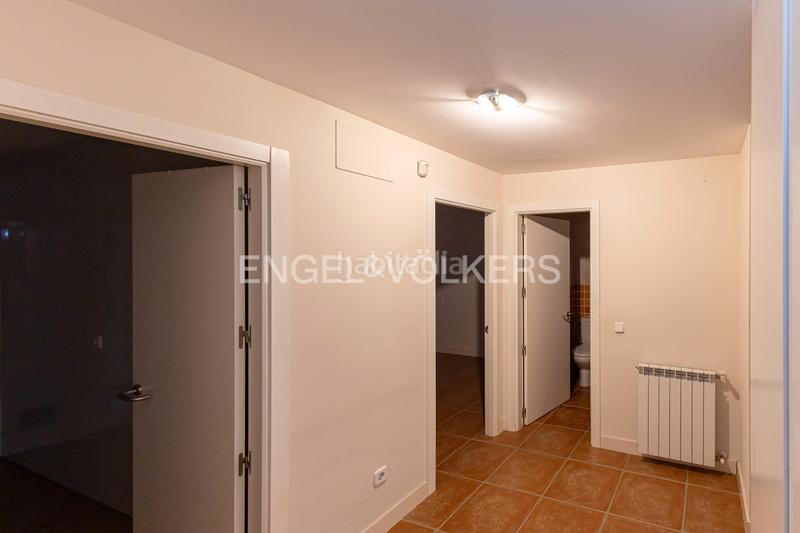Foto b130e092-a6b5-4bf3-90b6-965510f9a31c. Casa magnífico amplio chalet adosado en Norte Pozuelo de Alarcón
