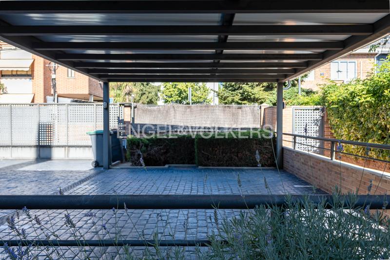 Foto b3802a02-6c8b-4fc9-a82a-bb9d53d1c0a5. Casa magnífico amplio chalet adosado en Norte Pozuelo de Alarcón