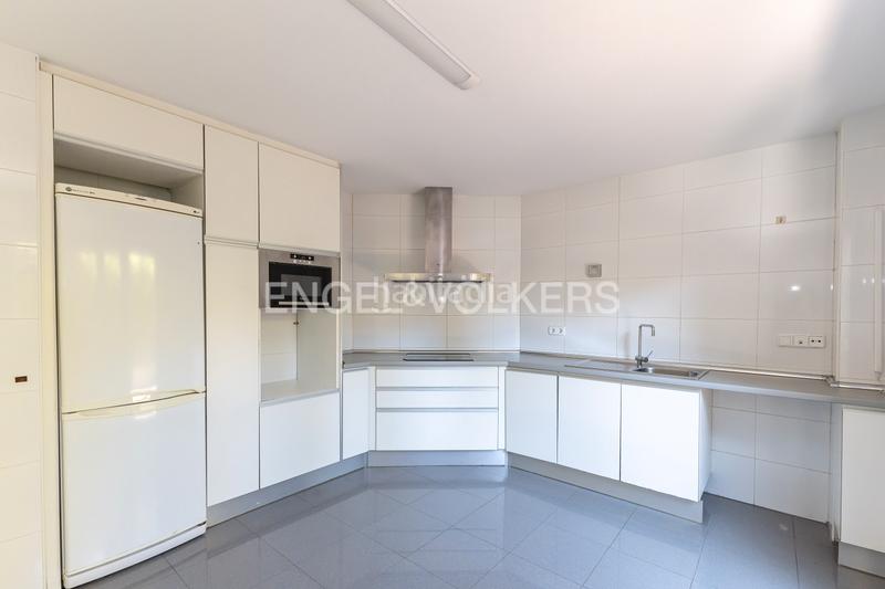 Foto b9cc0033-f606-4ef2-8c5b-cf5353997252. Casa magnífico amplio chalet adosado en Norte Pozuelo de Alarcón