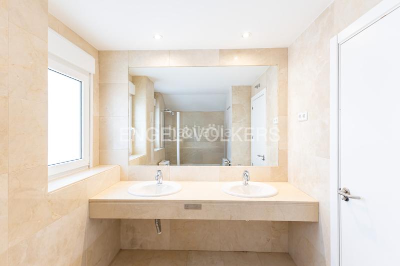 Foto be4e22f4-6668-425d-b8d6-07c190d1203c. Casa magnífico amplio chalet adosado en Norte Pozuelo de Alarcón