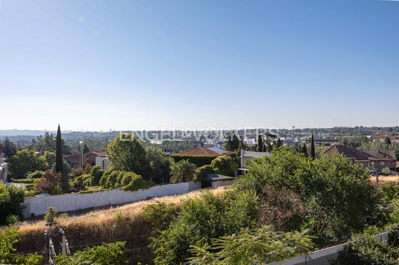 Foto c27eb7d8-801f-48fd-8170-f12020412b65. Casa magnífico amplio chalet adosado en Norte Pozuelo de Alarcón