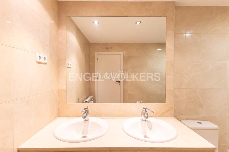 Foto c547cce7-8241-4f9d-800f-6b1257353b22. Casa magnífico amplio chalet adosado en Norte Pozuelo de Alarcón