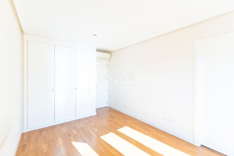 Foto cf47ab74-d28f-4232-9e03-b6c113639fa7. Casa magnífico amplio chalet adosado en Norte Pozuelo de Alarcón
