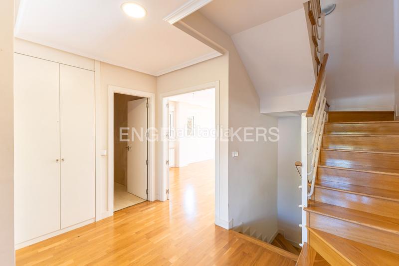 Foto db285f17-f9ab-4380-b9cc-025525c173fa. Casa magnífico amplio chalet adosado en Norte Pozuelo de Alarcón