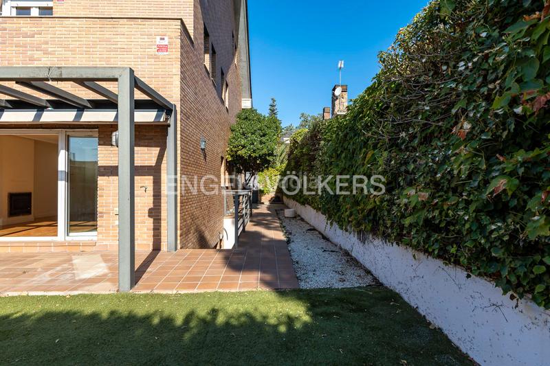 Foto ed469166-553f-48ad-aa56-d83d25342646. Casa magnífico amplio chalet adosado en Norte Pozuelo de Alarcón