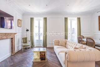 Apartament a Jerónimos. Precioso piso reformado en los jerónimos