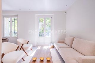 Apartament a Universidad-Malasaña. Piso reformado con dos balcones en san bernardo