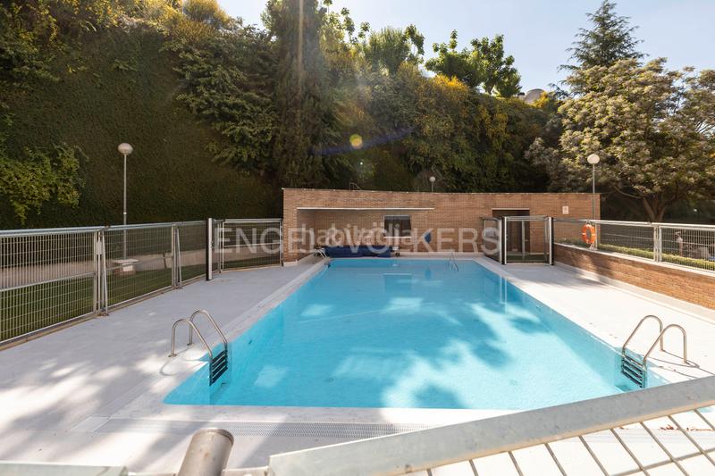 Foto 304ab3d4-b05a-4e22-9a54-0b679a6d4b19. Appartement avec chauffage parking piscine dans Aravaca Madrid
