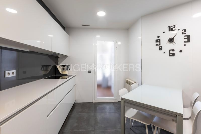 Foto dc3ac737-7d17-4d54-9a95-04a0a3d352bc. Appartement avec chauffage parking piscine dans Aravaca Madrid