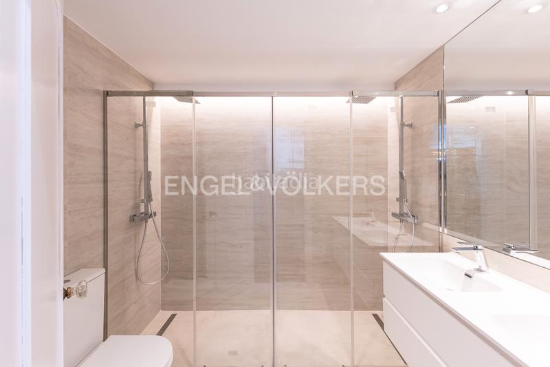Foto 0eda78dc-deb9-4acf-af49-74842446e0ff. Location appartement avec chauffage parking piscine dans Madrid