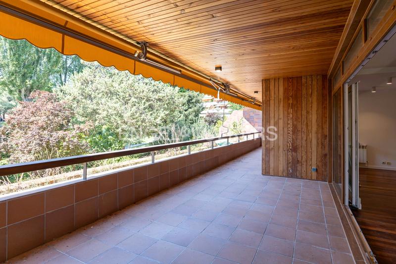 Foto 18ae3aa2-e89f-4b05-bd2a-141d5c9a9c28. Location appartement avec chauffage parking piscine dans Madrid