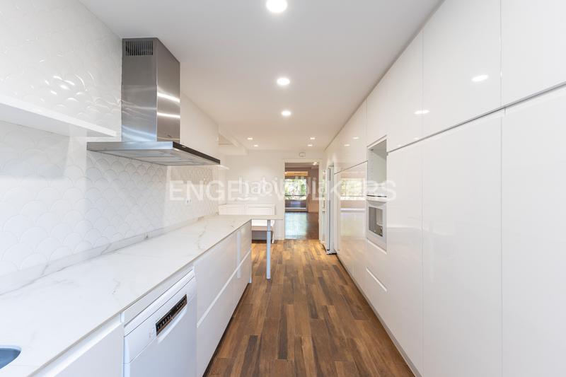 Foto 28e6f8f0-f12d-42e4-b8c3-1ca2c31e2fb9. Location appartement avec chauffage parking piscine dans Madrid