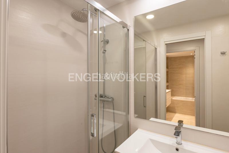 Foto 5f4462de-9f9b-4c41-aa71-9e48f956c760. Location appartement avec chauffage parking piscine dans Madrid