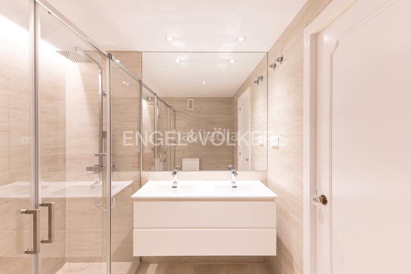 Foto 75bc43dd-2bdb-4dd7-be41-9db81e505824. Location appartement avec chauffage parking piscine dans Madrid