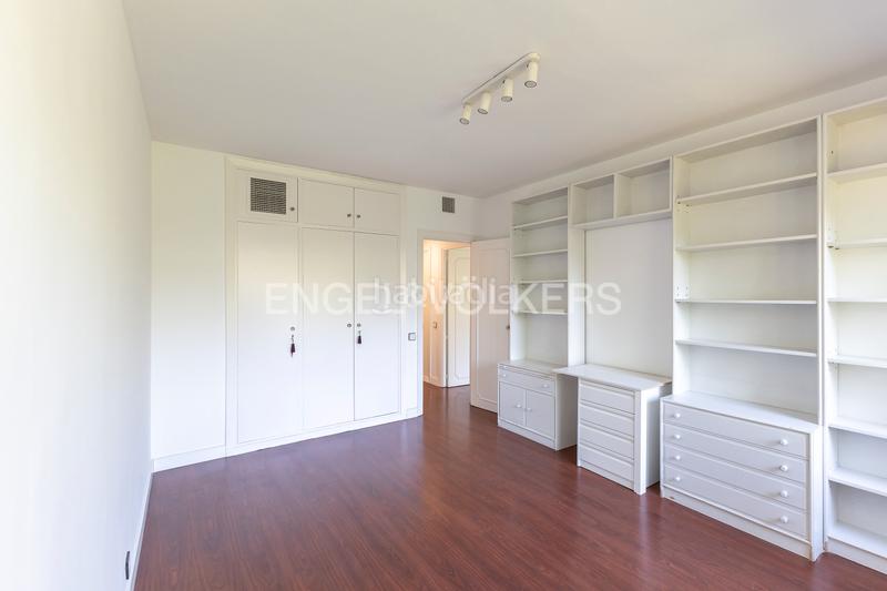Foto ea08ed11-a3ec-4794-8fec-2480922b4943. Location appartement avec chauffage parking piscine dans Madrid