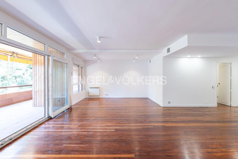 Foto 2b3e4bde-595f-4af3-b819-1f9dbdd07583. Rent apartment with heating parking pool in Costillares Madrid