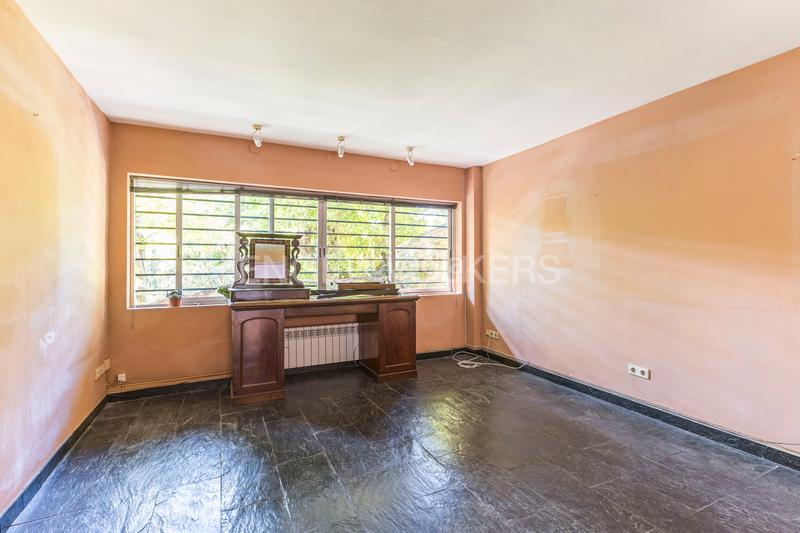 Foto 6beeebea-4c45-45ad-8453-3c5e131ab485. Apartamento oportunidad en arturo soria encantador piso para reformar en Colina. en Madrid