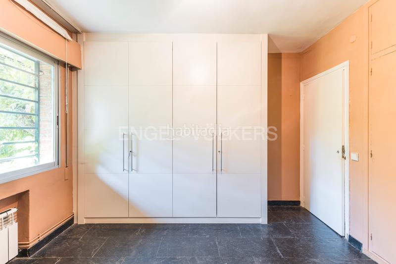 Foto 915a6808-929c-42d4-a70d-3d531c98ae9b. Apartamento oportunidad en arturo soria encantador piso para reformar en Colina. en Madrid