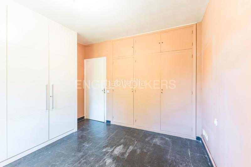 Foto c3160f73-ae36-42d1-ad1a-147dcf3fad8f. Apartamento oportunidad en arturo soria encantador piso para reformar en Colina. en Madrid