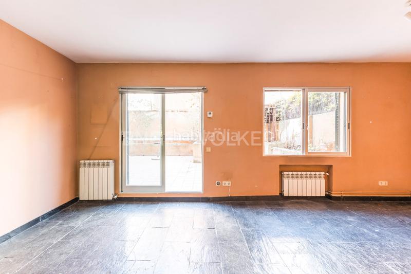 Foto e4fe7030-9654-43b1-be31-657fcd784276. Apartamento oportunidad en arturo soria encantador piso para reformar en Colina. en Madrid