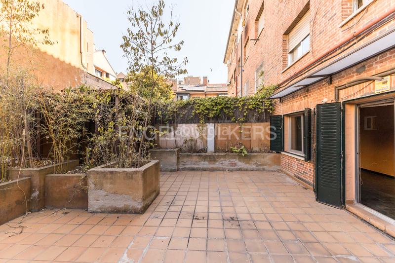 Foto e68ad4c8-98df-40d1-88f3-a11874917e0c. Apartamento oportunidad en arturo soria encantador piso para reformar en Colina. en Madrid