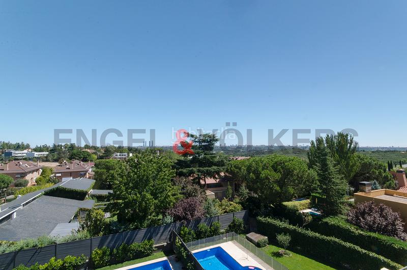 Foto bd596ea2-8188-4568-b042-2612e6f00b98. Affitto casa a schiera con riscaldamento parcheggio piscina in Madrid