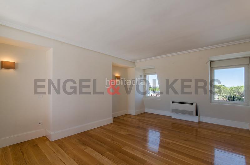 Foto 05446e43-3d11-4246-8e7e-e8eea8bc1e07. Rent semi detached house with heating parking pool in Madrid