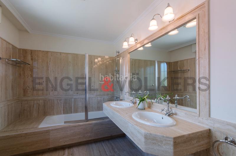 Foto 0c313e29-250c-40ef-86db-7cc9c487af4f. Rent semi detached house with heating parking pool in Madrid