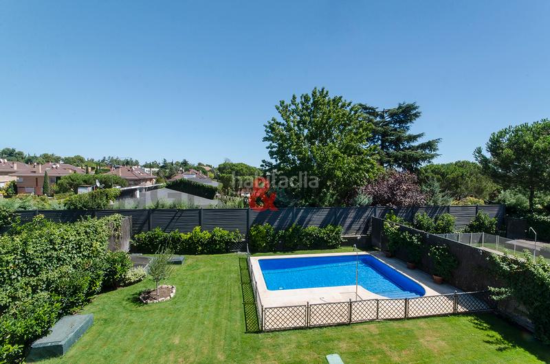 Foto 68a8da51-8426-43b1-a90d-e012b202fd05. Rent semi detached house with heating parking pool in Madrid