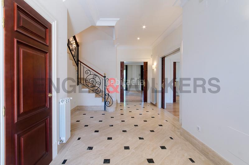 Foto c7b18e38-bbd9-417c-bff9-34c205d79afa. Rent semi detached house with heating parking pool in Madrid