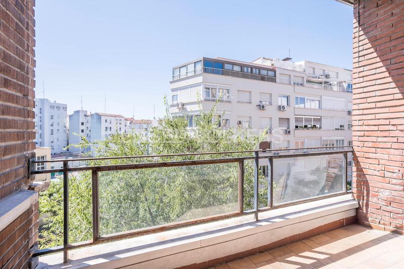 Foto bf0a374f-69e1-4ae7-a943-5cfa5d574458. Apartamento excepcional piso reformado junto al retiro en Madrid