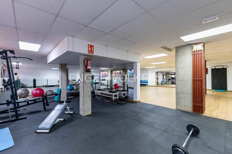 Foto 05d706f6-1a92-4fc3-bff5-f8ca81d13966. Piccolo appartamento con riscaldamento parcheggio piscina in Madrid