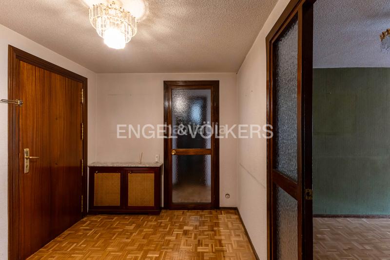 Foto 979a42d7-59d0-43fd-a442-974a3cd2d94e. Piccolo appartamento con riscaldamento parcheggio piscina in Madrid